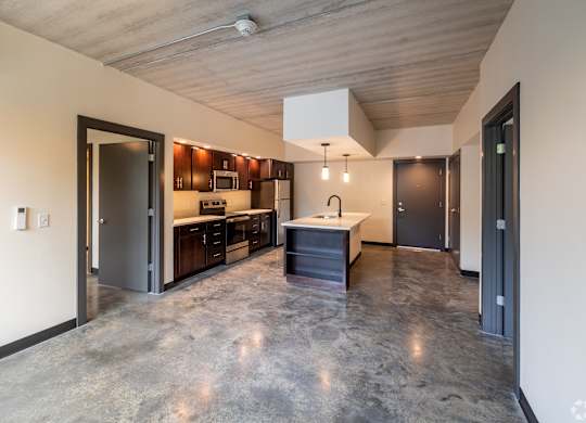 Spacious Room at The 503 Apartments, Dayton