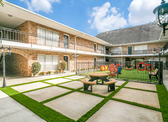 Coutyard at Bellaire Oaks Apartments, Houston, TX, 77096