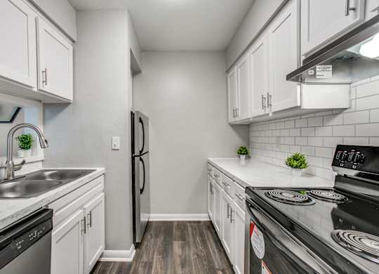 Fully Furnished Kitchen at Bellaire Oaks Apartments, Texas