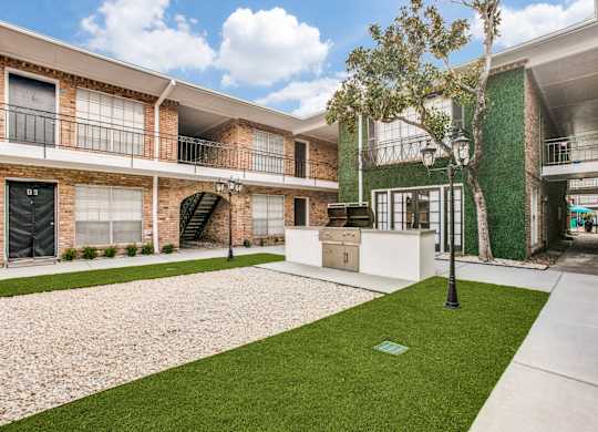 courtyard BBQ at Bellaire Oaks Apartments, Houston, 77096