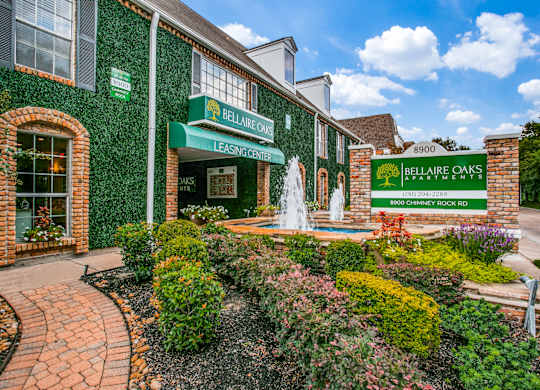 front entrance at Bellaire Oaks Apartments, Texas, 77096