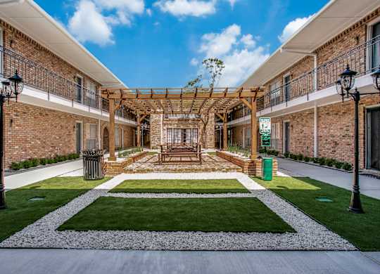 Courtyard View at Bellaire Oaks Apartments, Houston, 77096