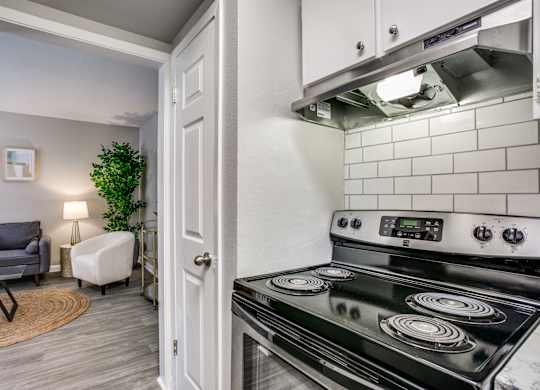 Kitchen Appliances at Bellaire Oaks Apartments, Houston, TX
