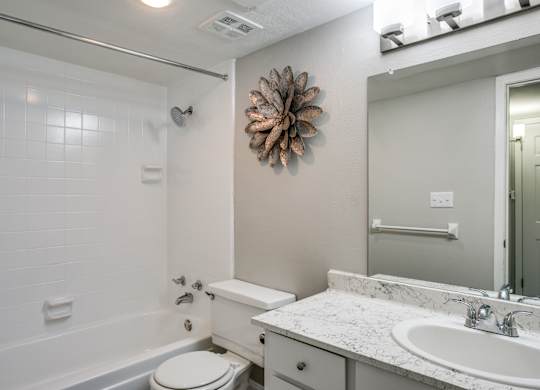 bathroom at Bellaire Oaks Apartments, Texas, 77096