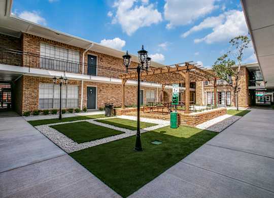 courtyard at Bellaire Oaks Apartments, Houston, TX, 77096