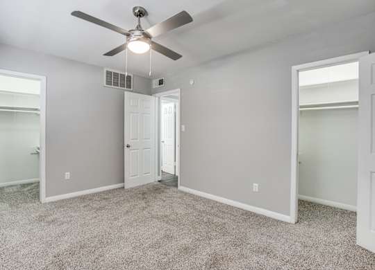Bedroom at Bellaire Oaks Apartments, Houston