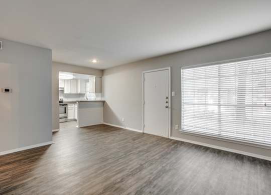 Unfurnished Living Area at Bellaire Oaks Apartments, Houston, 77096