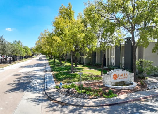 Main Entrance To Property at Falls on Clearwood Apartments, Richardson, 75081