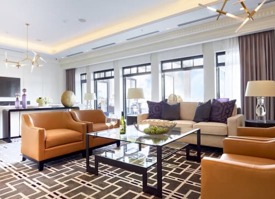 13|U houses a fully-appointed resident lounge with a stately fireplace; the perfect spot for mixing, mingling, and sipping something special on cold winter evenings.