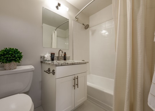Bathroom With Bathtub at RiverHouse, Virginia