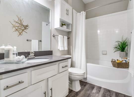 churchill on the park master bathroom