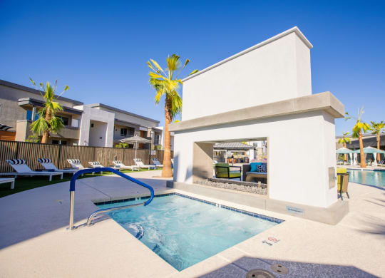 swimming pool at the resort at longboat key club