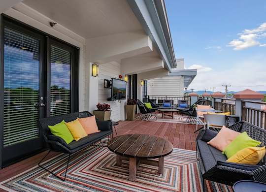 12 South Apartments - Nashville TN - Sundeck lounge area