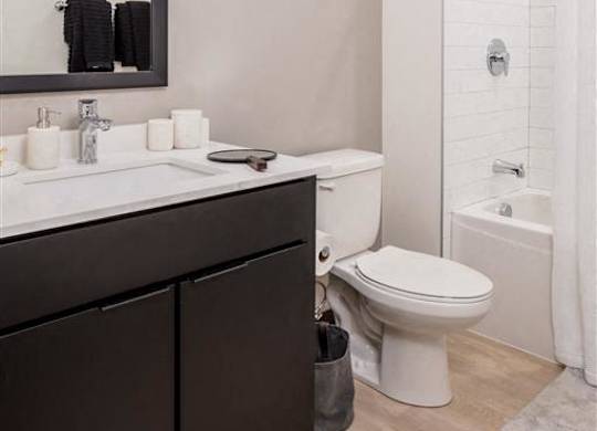 Tile surrounds in bathrooms