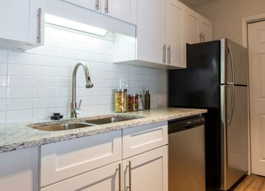 Alpharetta Apartments – Webb Bridge Crossing – kitchen with white cabinets and stainless steel appliances