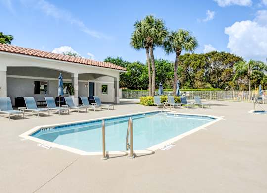 Sole at Sunrise apartments in Sunrise, FL photo of swimming pool
