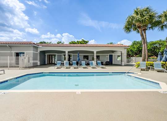Sole at Sunrise apartments in Sunrise, FL photo of swimming pool