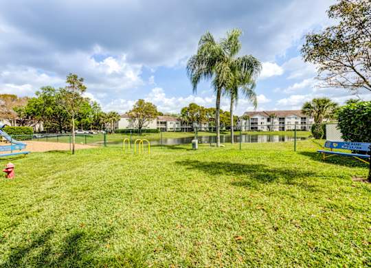 Sole at Sunrise apartments in Sunrise, FL photo of landscaping