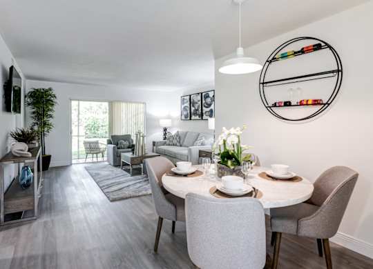 Sole at Sunrise apartments in Sunrise, FL photo of dining room