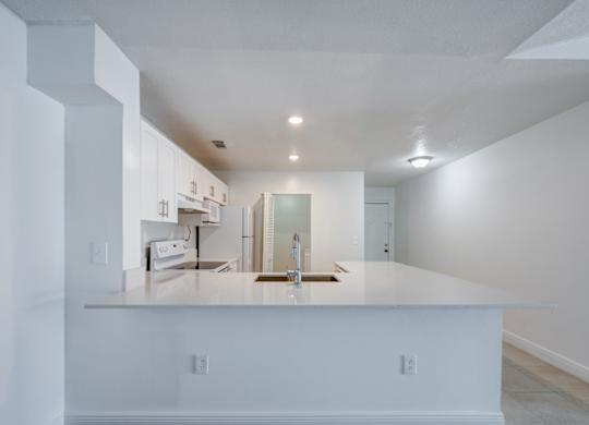 Sole at Sunrise apartments in Sunrise, FL photo of kitchen