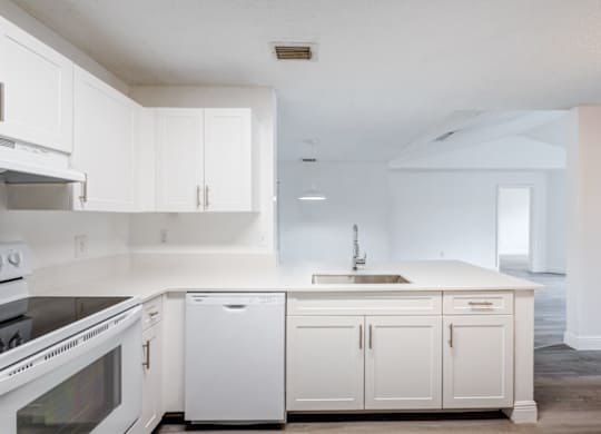Sole at Sunrise apartments in Sunrise, FL photo of kitchen