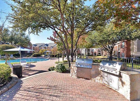 2 outdoor dining And grilling areas