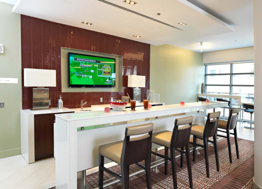 Photo of lobby bar with seating