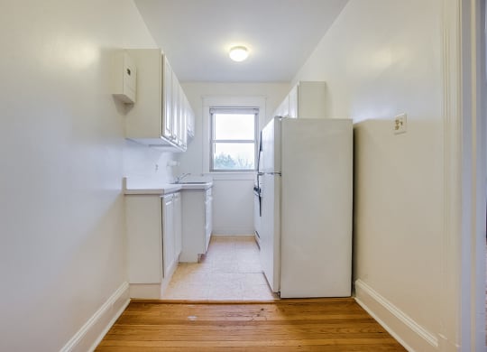 Kitchen with classic appliances at 4115 Wisconsin, Washington