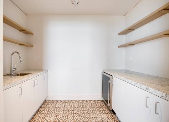 Rooftop lounge meal prep area at Lenox Club Apartments in National Landing, VA 22202