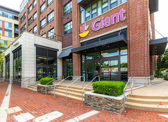 Giant supermarket near Mason Hall Apartments in Alexandria, VA