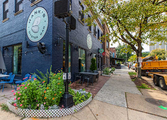 Hank's Oyster Bar near Mason Hall Apartments in Alexandria, VA