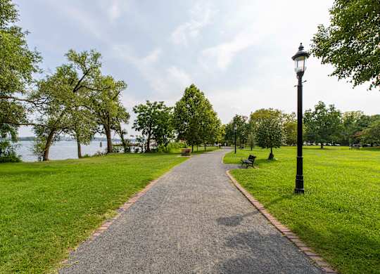 Founders Park running and biking trail near Mason Hall Apartments in Alexandria, VA