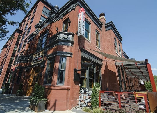 Restaurants at Highview and Castle Manor, Washington, Washington