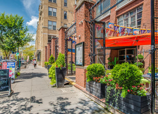 Neighborhood Restaurants  at Highview and Castle Manor, Washington