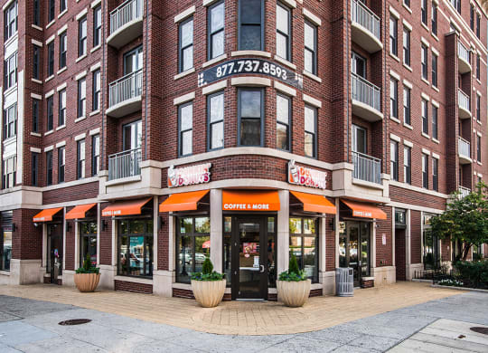 Nearby shopping and dining at Paramount, Washington, 20011