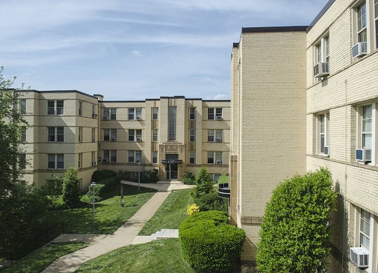 Building exterior view at Park Crest Apartments, Washington