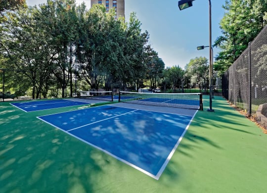tennis courts at the enclave at woodbridge apartments in sugar land, tx