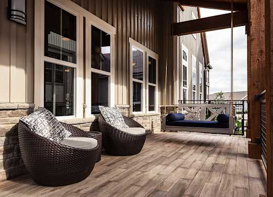 Cozy and relaxing resident outdoor lounge areas at Retreat at Ironhorse, Tennessee