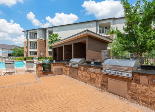 The Atwater Apartments Community Grills