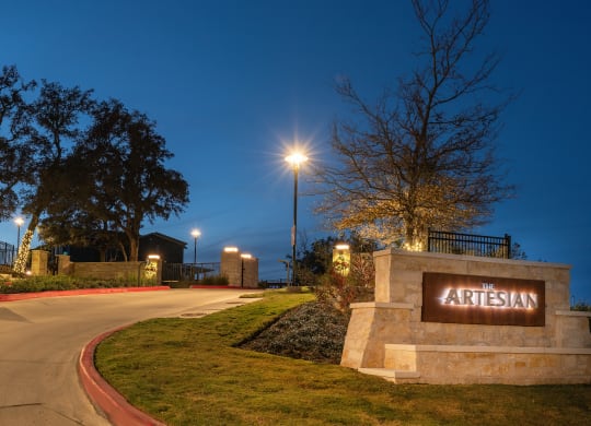 the entrance to the arrisan park at night