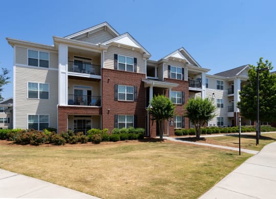 Lush Exterior View Of The Property at Abberly Village Apartment Homes, West Columbia