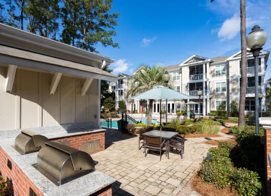 Outdoor Kitchen with Grills at West Ashley Apartment Homes, Charleston, 29414