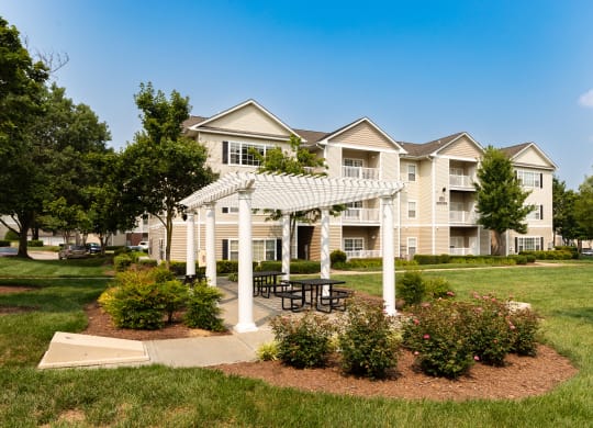 Picnic area with pergola at Abberly Grove Apartment Homes, Raleigh, NC, 27610