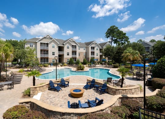 Resort style swimming pool at Abberly Pointe Apartment Homes