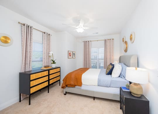 bedroom at retreat at mount vernon apartments