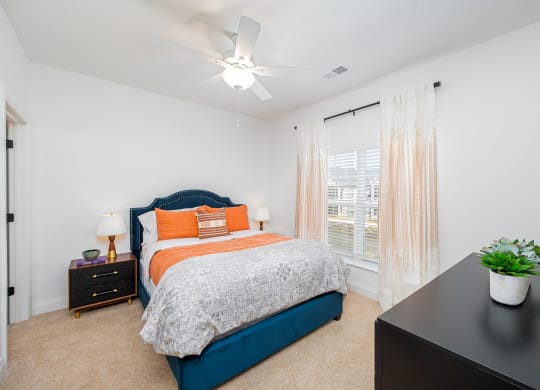 bedroom at the retreat at mount vernon apartments