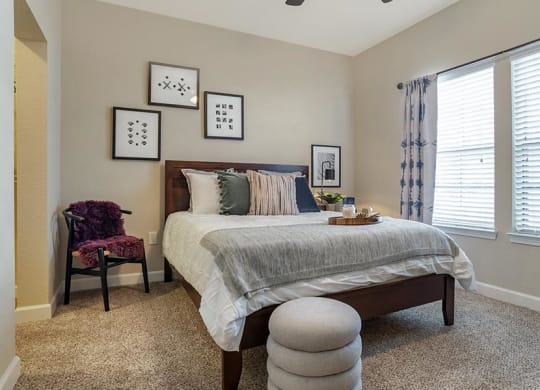 oak 2x2 model bedroom