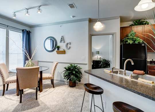 Travis - 2x2 1296 - Dining A