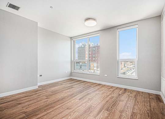 Expansive Windows For Natural Light at Thrive Exchange, Chicago, Illinois