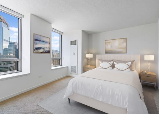 Spacious Bedroom With Comfortable Bed at Kingsbury Plaza, Illinois, 60654